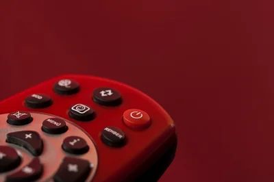 Comment allumer votre Freebox sans télécommande : 5 astuces simples en 2026